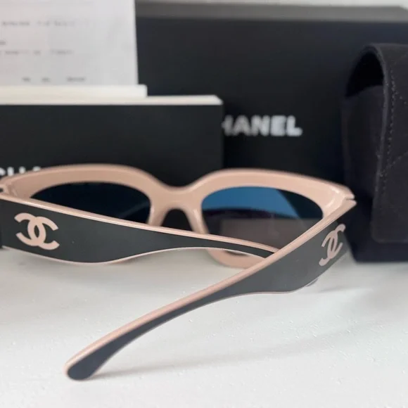 CHANEL CAT EYE SUNGLASSESNylon Black & BeigeC534/M3, A71614 X02281 S3443